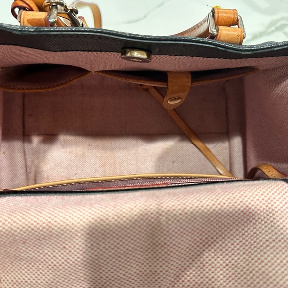 Dooney and Bourke Classic Handbag - Picture 5 of 8